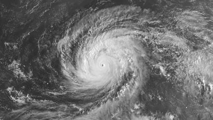 Super Typhoon Sinlaku threatens Guam