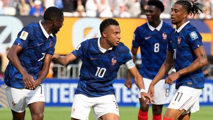 France Thump Sweden to Reach World Cup Last 16