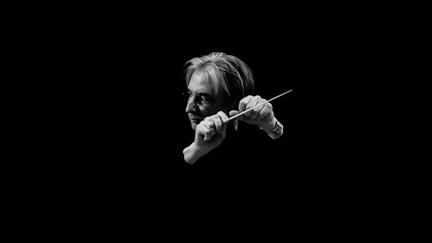 Conductor Michael Tilson Thomas dies