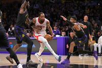 Lakers take 2-0 lead over Rockets