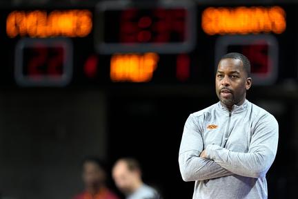 Dusty May Leaves Michigan for Dallas Mavericks