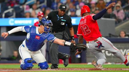 Blue Jays rout Angels 14-1
