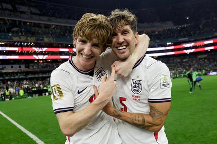 England Edge Mexico to Reach Quarterfinals