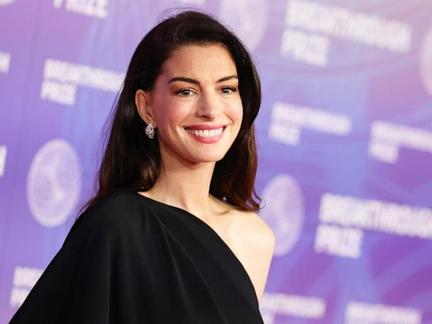Anne Hathaway Reveals Third Pregnancy