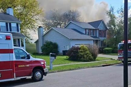 Plane crashes into Ohio home