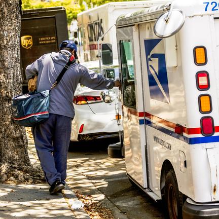 US Postal Service Faces Cash Crisis