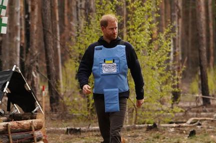 Prince Harry visits Bucha minefields