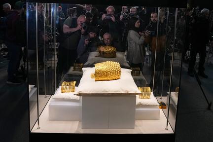 Priceless golden helmet returned to Romania