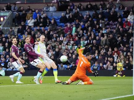 Manchester City Takes League Lead