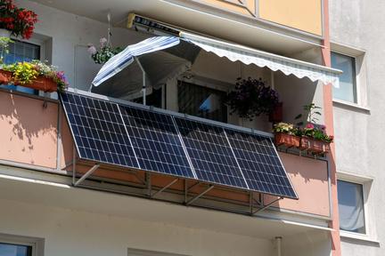 Plug-in solar panels hit UK shops
