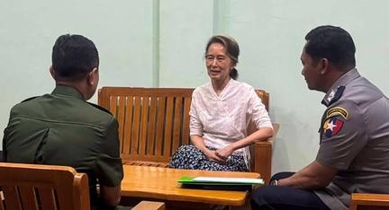 Suu Kyi moved to house arrest