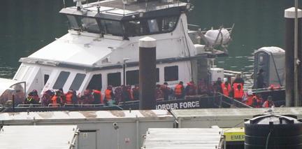 Migrants die off French coast