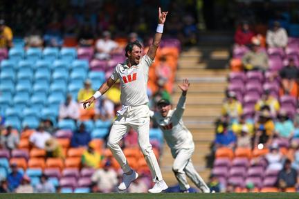 Starc takes six as Australia dominate Bangladesh