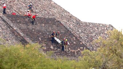 Shooting at Mexico pyramids