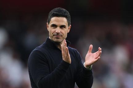 Arsenal move six points clear