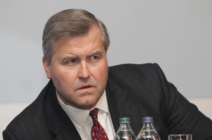 Ousted BP Chair Hits Back
