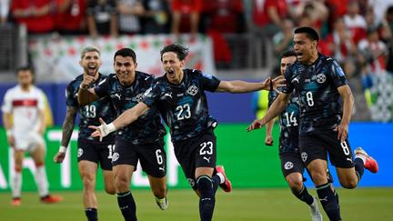 Almiron Sent Off as Paraguay Eliminates Turkey