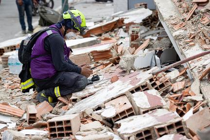 Venezuela Quake Toll Hits 1,450, Rescue Hopes Fade