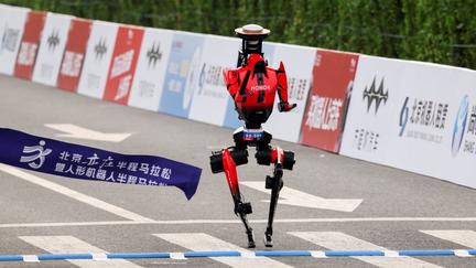Robot shatters half-marathon record