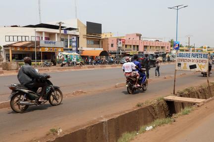 Mali junta faces rebel threats
