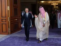 Carney Seeks Saudi Investment on Historic Trip