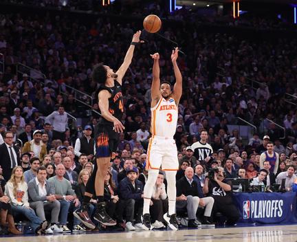 Hawks Stun Knicks