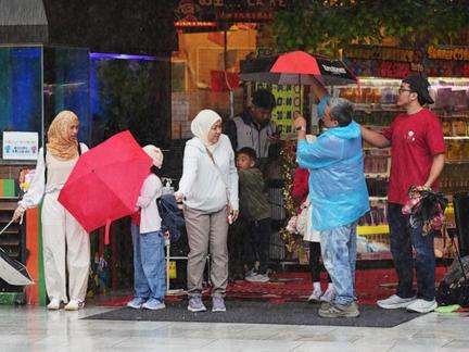 Japan Hit by Tropical Storm Jangmi