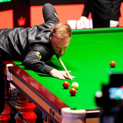 Ronnie O'Sullivan Leads at Crucible