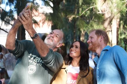 Harry and Meghan tour Australia