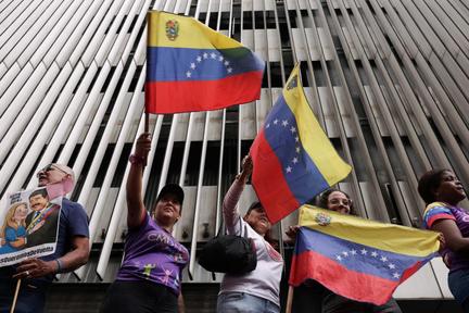 Venezuela workers demand wage hikes