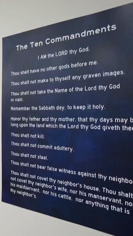 Supreme Court backs Ten Commandments