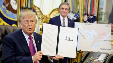 Trump renames Lake Ontario to Lake America