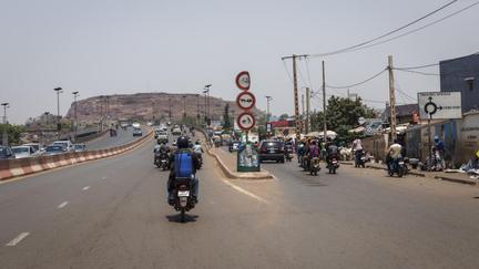 Mali junta faces rebel blockade