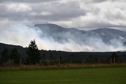 UK Braces for Fourth Heatwave as Wildfire Rages