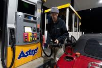 US gasoline prices top $4.50