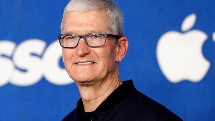 Apple CEO Tim Cook steps down