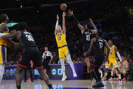 Lakers upset Rockets in Game 1