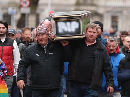 Fuel protests paralyze Ireland