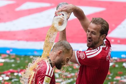 Kane hat-trick as Bayern win