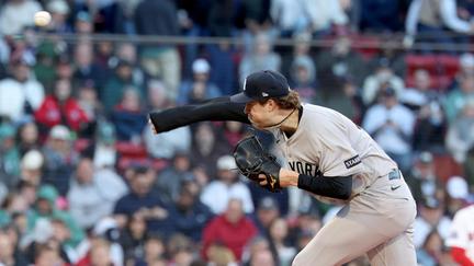 Yankees sweep Red Sox at Fenway