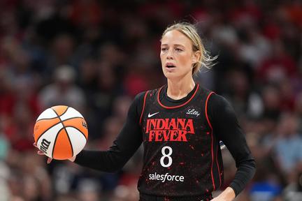 Sophie Cunningham re-signs with Fever