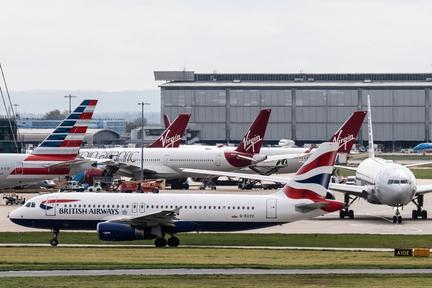Thunderstorms Ground Hundreds of UK Flights