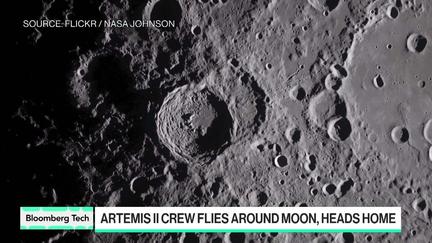 Artemis II lunar flyby success
