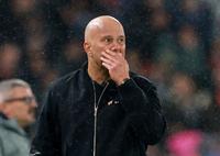 Arne Slot under pressure