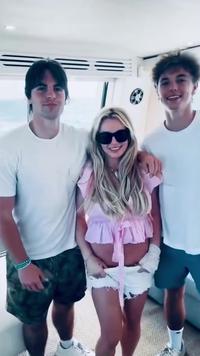 Britney Spears Enters Rehab