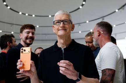 Tim Cook steps down as Apple CEO