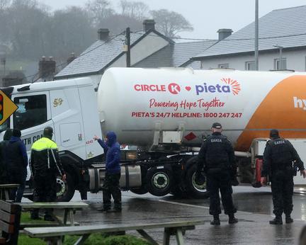 Fuel protests paralyze Ireland
