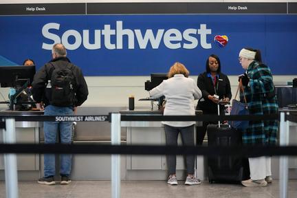 Southwest raises baggage fees