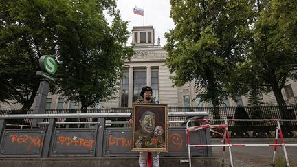 Russian Artist Who Satirised Putin Shot Dead in Poland
