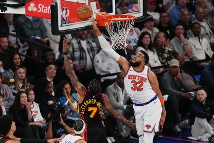 Knicks dominate Hawks in Game 1